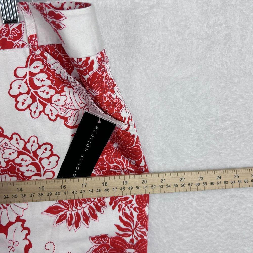 NWT MADISON STUDIO Women's‎ Shorts Red & White Floral Size 14 - Picture 11 of 14